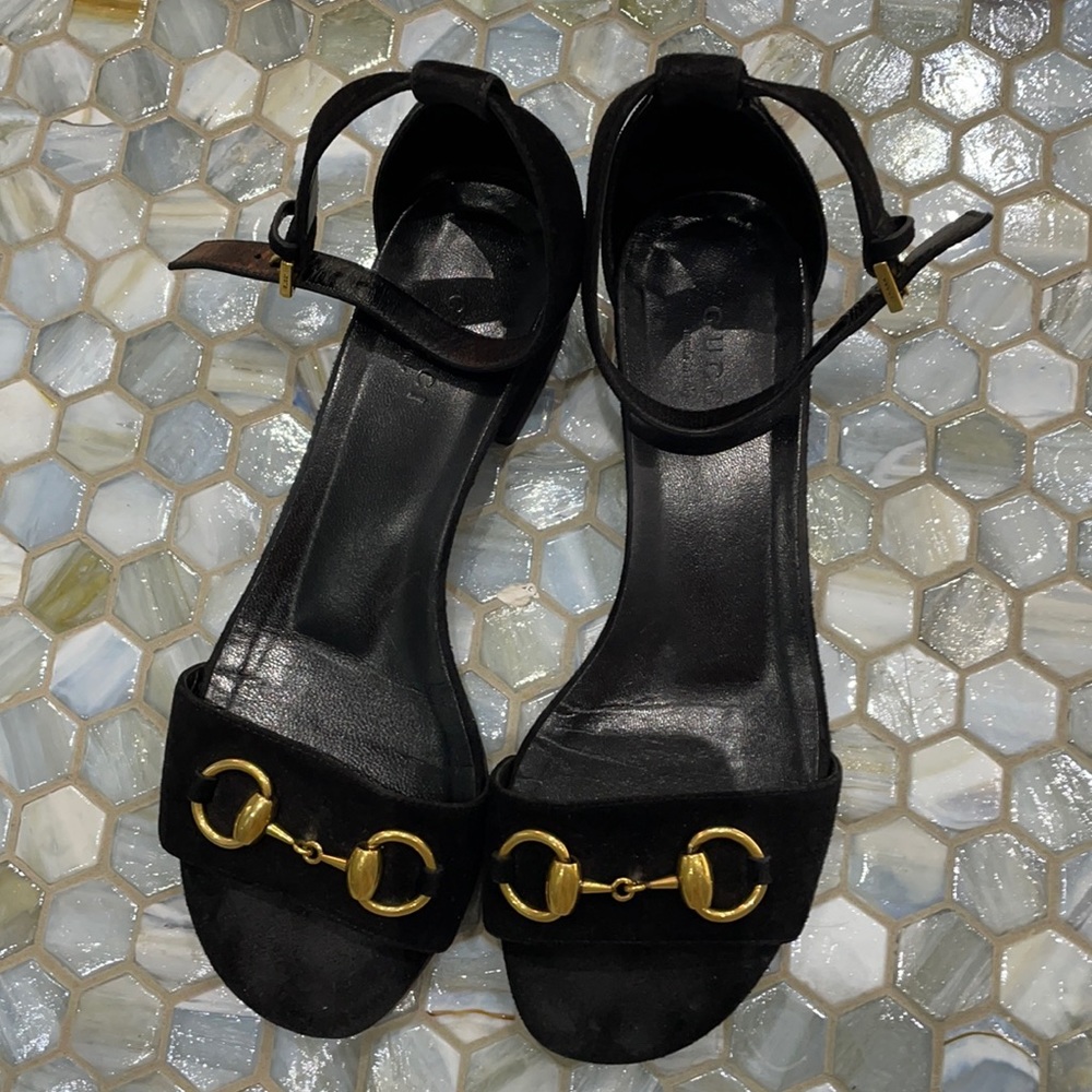 Gucci hirsebit suede open toe size 35 fits size 36 foot